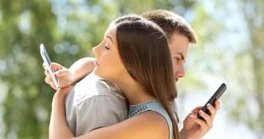 "إعرف مين بيكراش عليك"